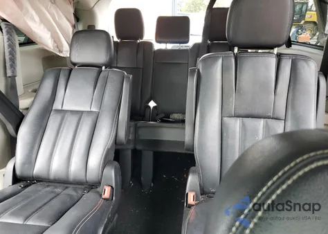 2014 Chrysler Town & Country Touring z USA, uszkodzony, nr VIN 2C4RC1BG8ER255393